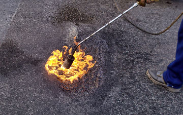 Llwyneinion flat roofing repairs